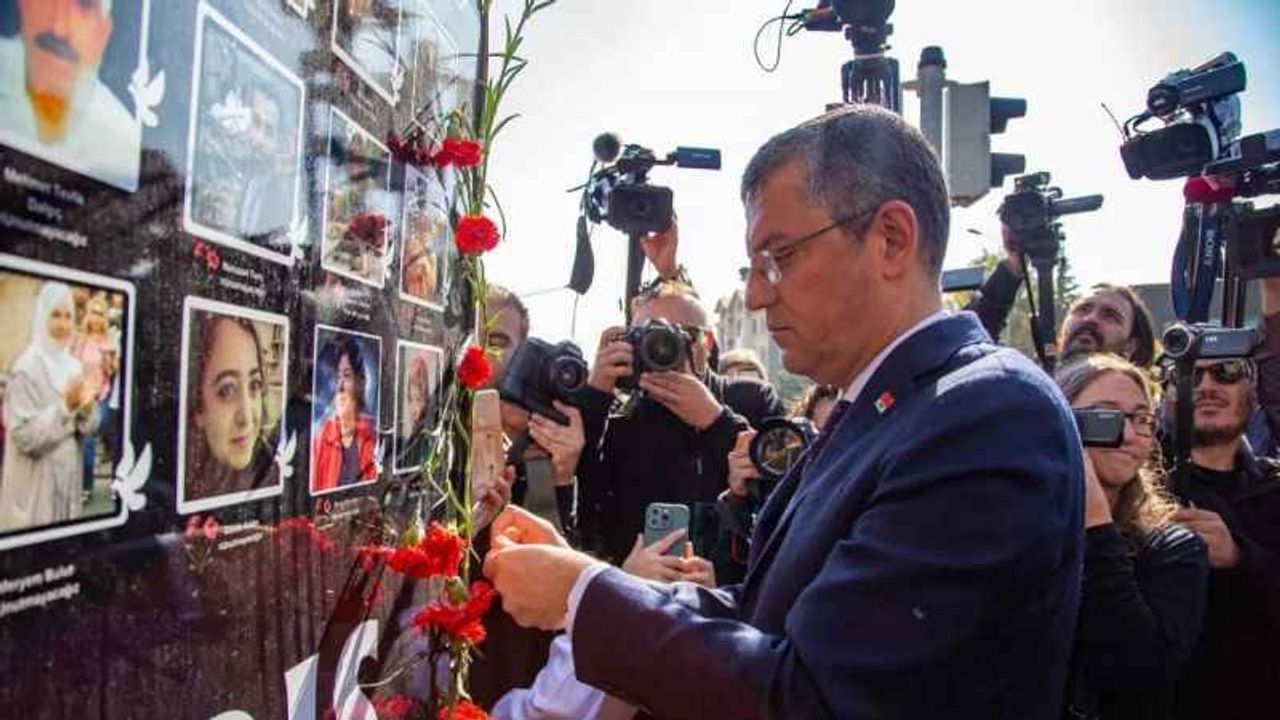 Ankara Garı önündeki terör saldırısında hayatını kaybedenler anıldı