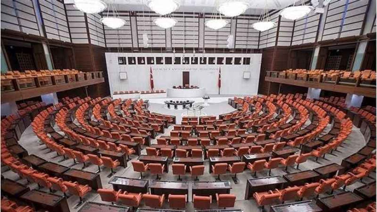 TBMM Genel Kurulu'nda, SP'nin sıra krizi çözüldü