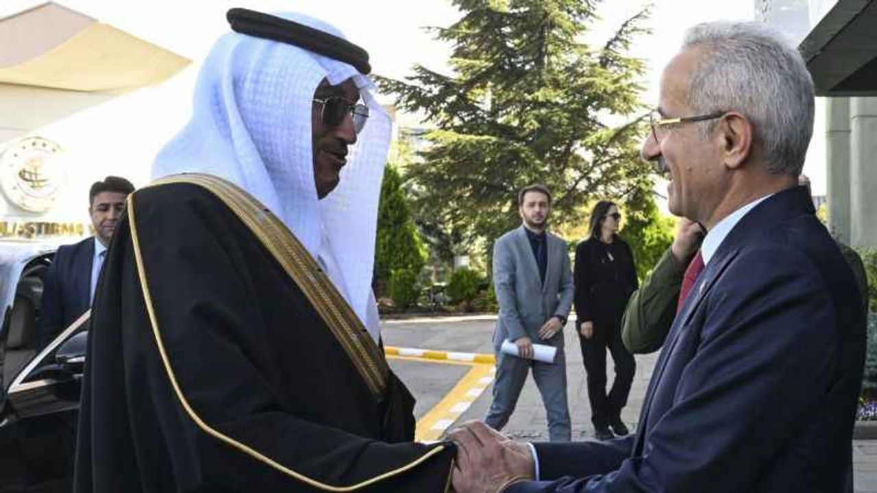  Uraloğlu, Suudi Arabistanlı mevkidaşı ile bir araya geldi