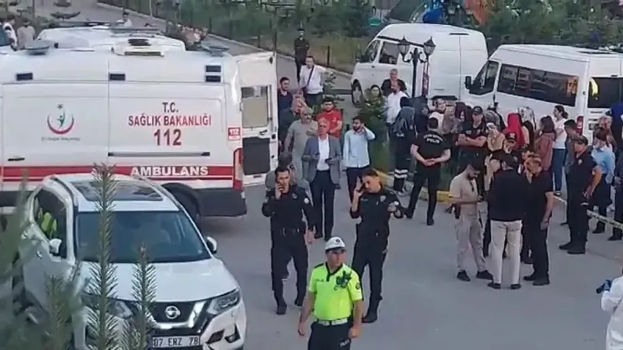 Otomobilin altında kaldı