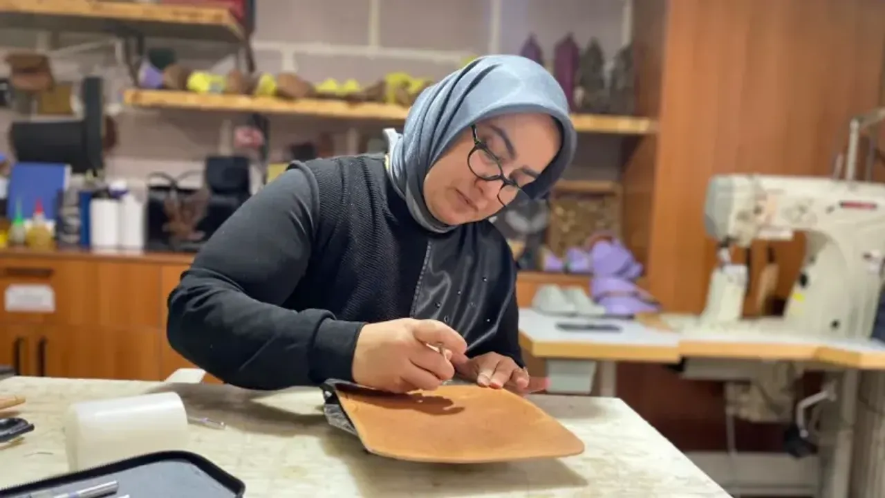 El emeği yemenilerle 'sanatçı kartı' sahibi oldu