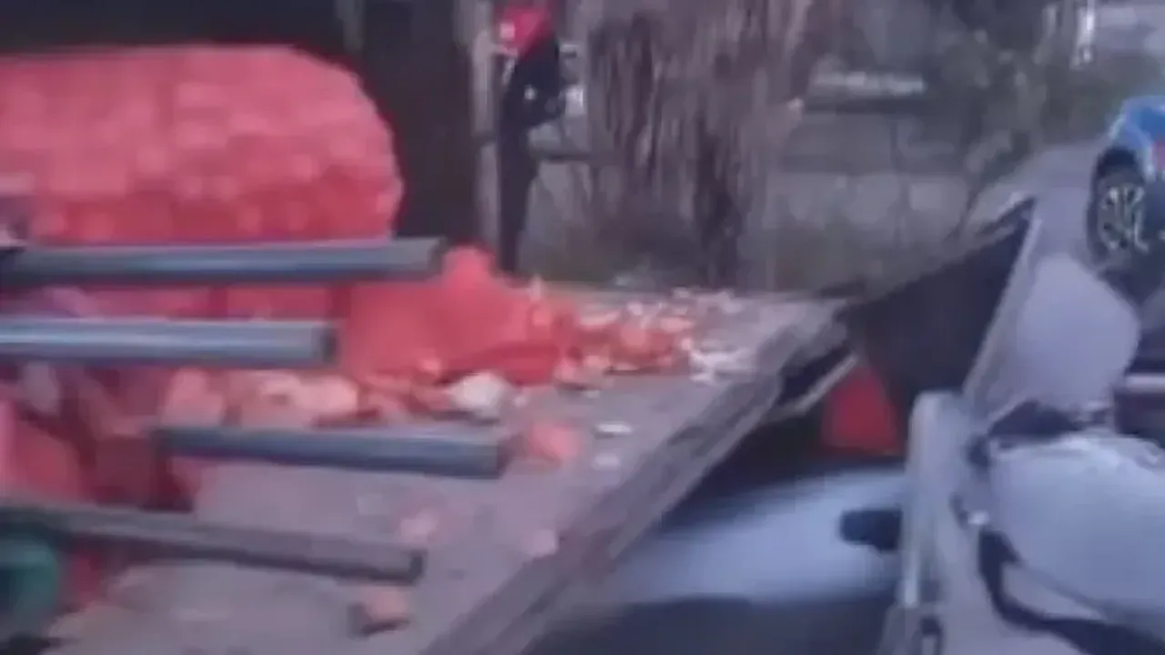 Kamyona çarpan otomobilin sürücüsü yaralandı