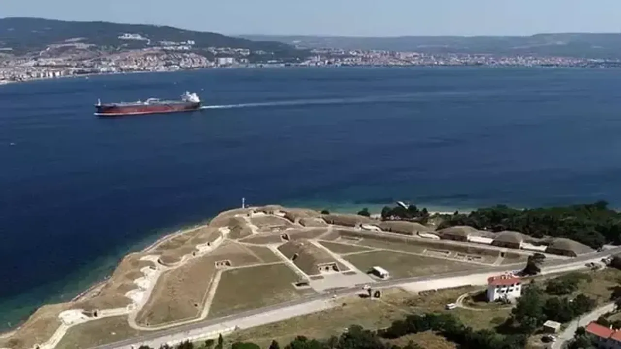 Çanakkale Boğazı'nda gemi trafiği normale döndü