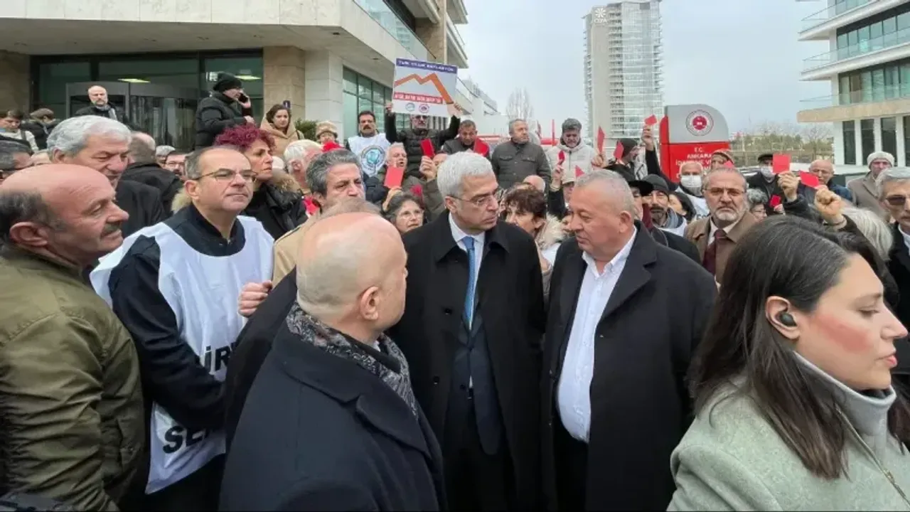 "Ankara idare mahkemesi önündeyiz"