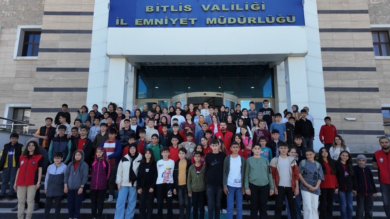 'Aybüke Öğretmen Oldum Ben' filmi Bitlis'te