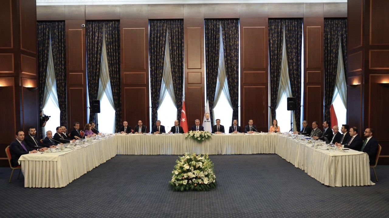 AK Parti'den yeni anayasa çalıştayı düzenlendi!