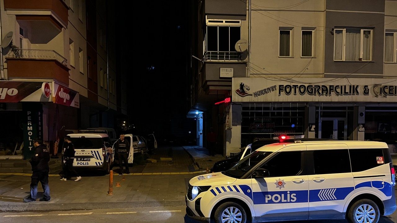 Polisten Kaçan Genç Kaldırıma Çarparak Yakalandı