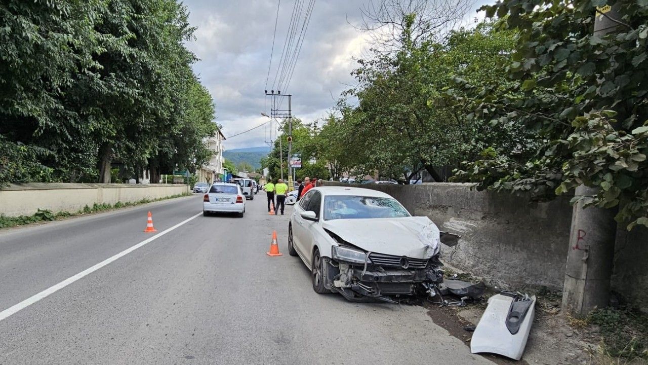 Sapanca'da Trafik Kazası: 1 kişi yaralandı.