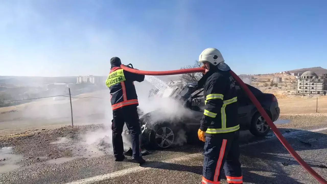 Seyir halinde alev aldı