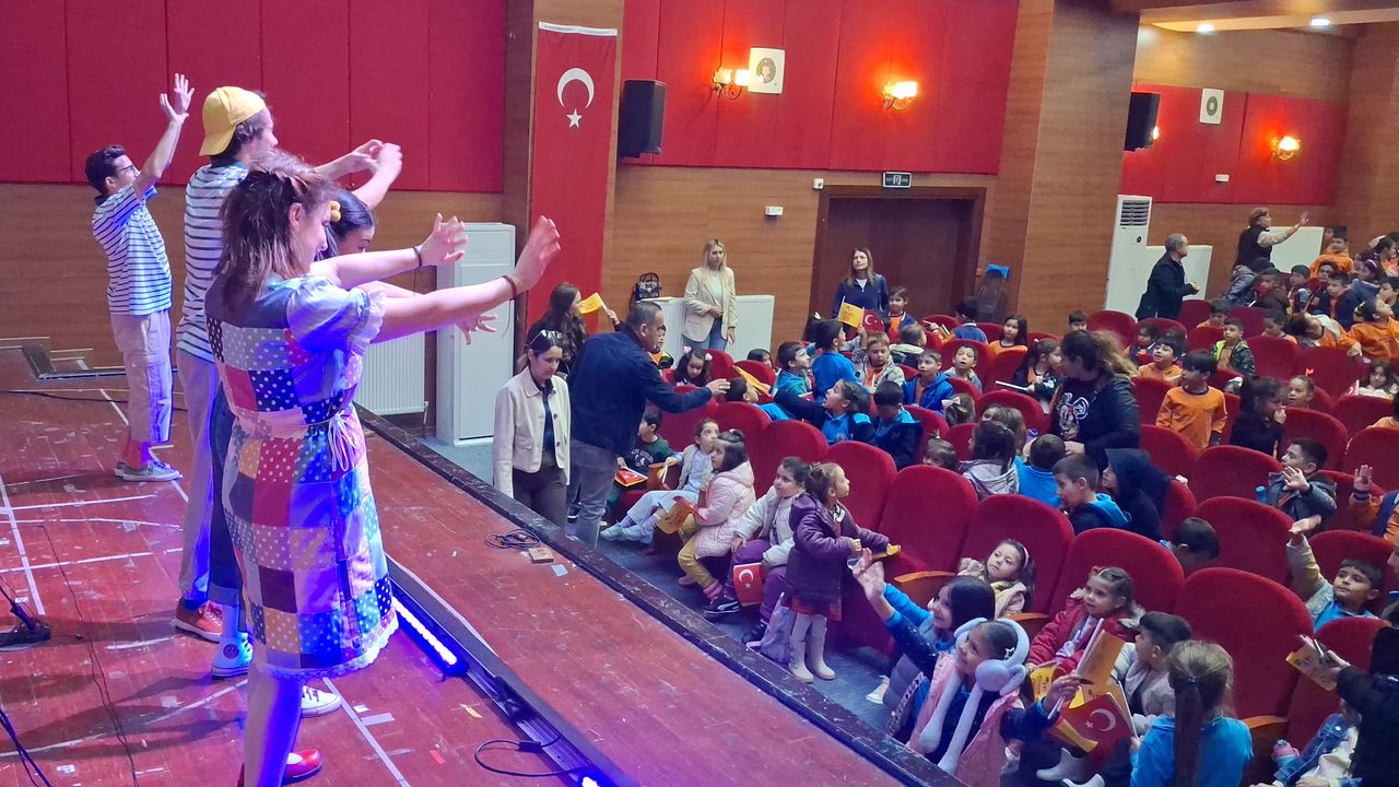 Beypazarı’nda Miniklere Tiyatro Keyfi