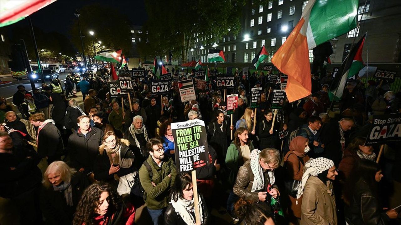 İsrail’in Saldırıları Londra’da Protesto Edildi