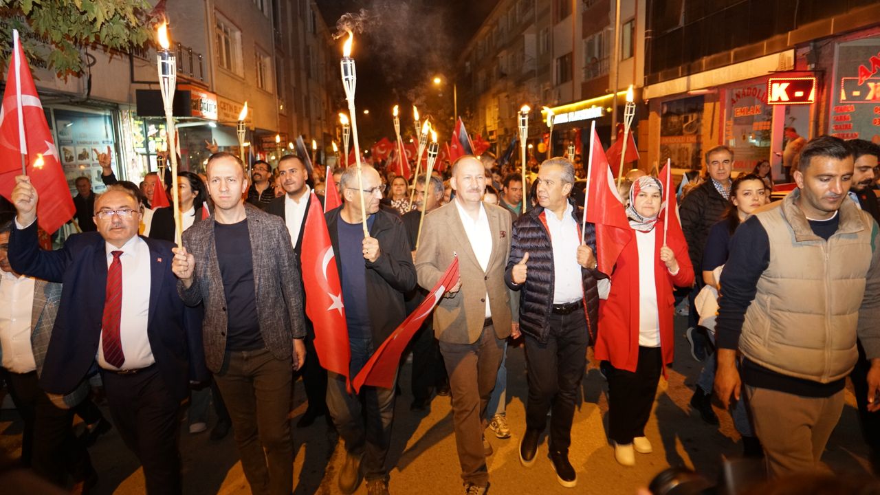 Polatlı’da Meşaleli Cumhuriyete Saygı Yürüyüşü