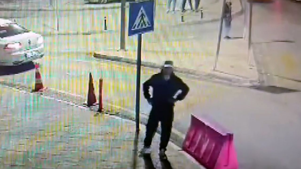 Acil servis önündeki motosikleti çaldı!
