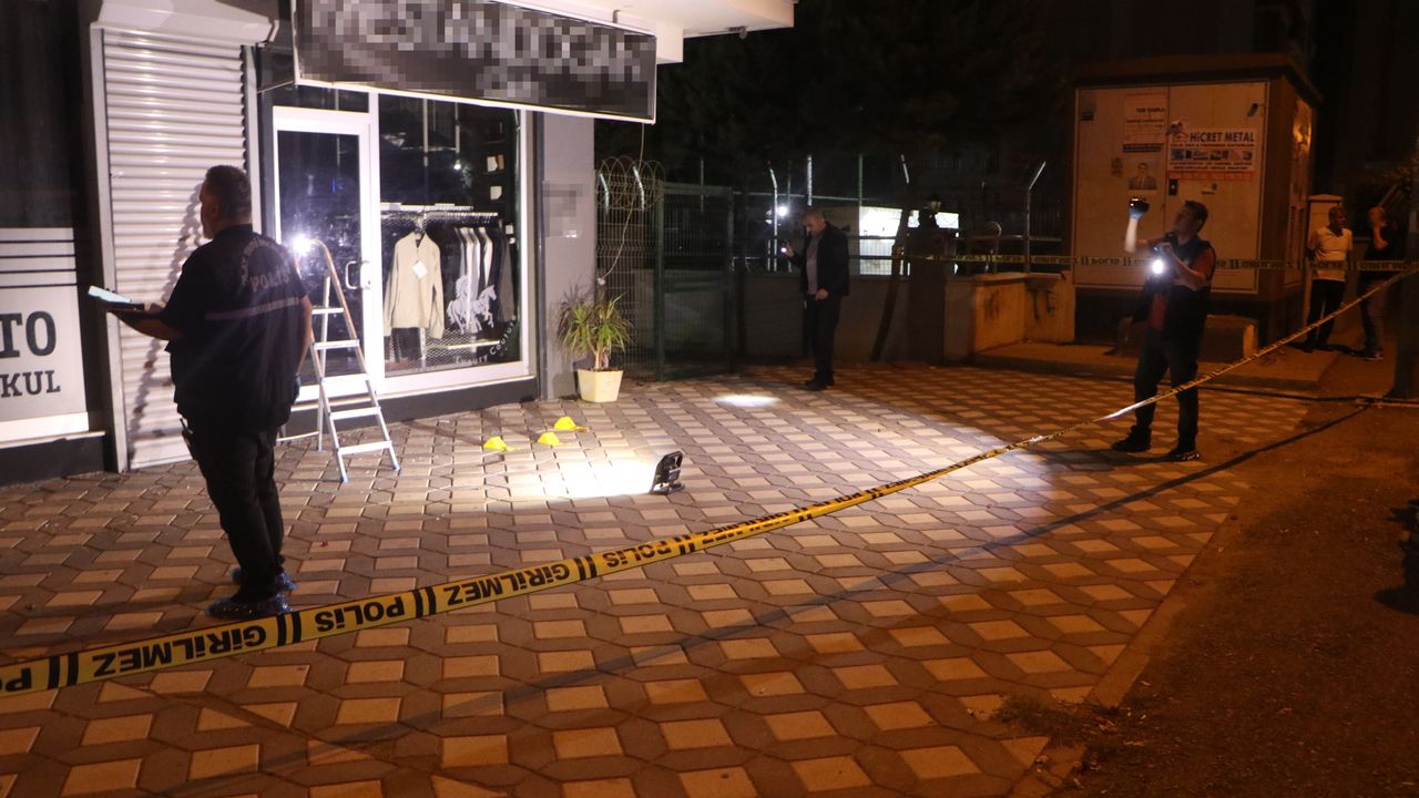 Adana’da Mağazaya EYP’li Saldırı