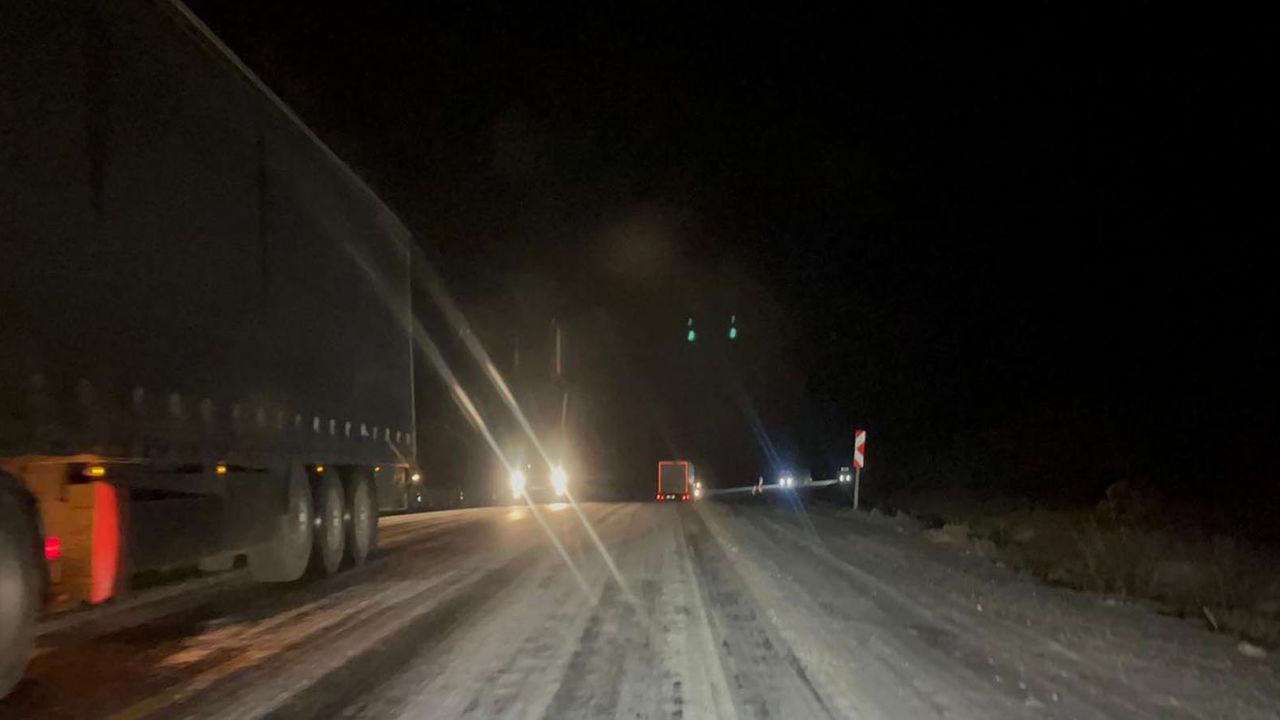 Ardahan’da Kar ve Buzlanma Ulaşımı Aksattı