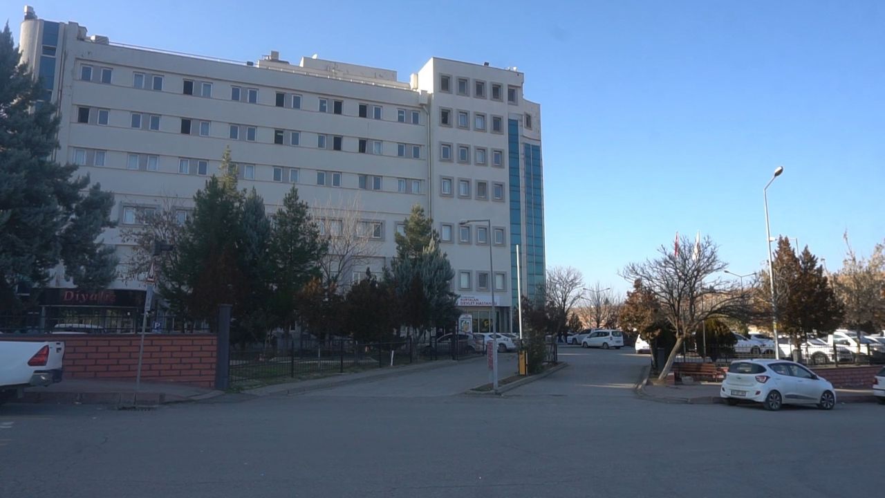 Eşi ile amcasını silahla öldürdü