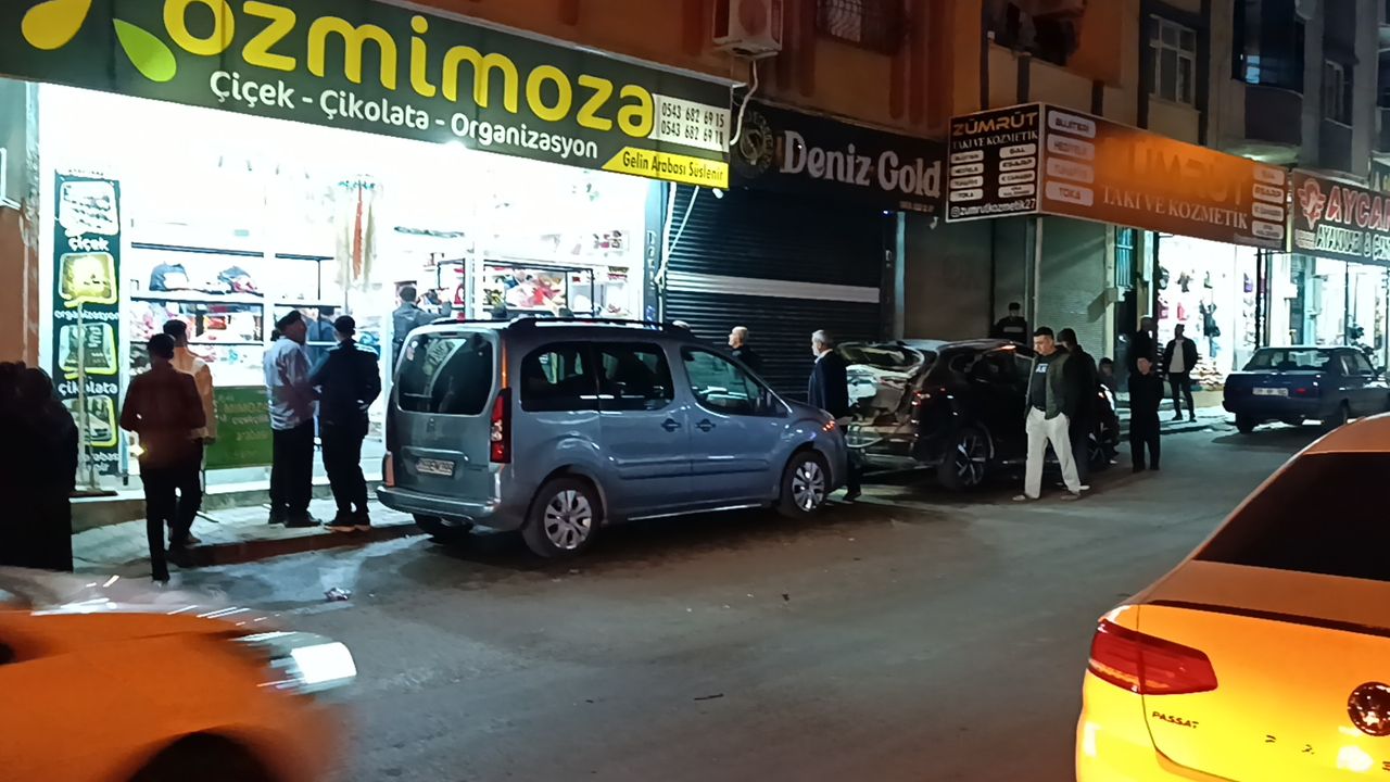 Gaziantep’te Park Halindeki Otomobil Patladı
