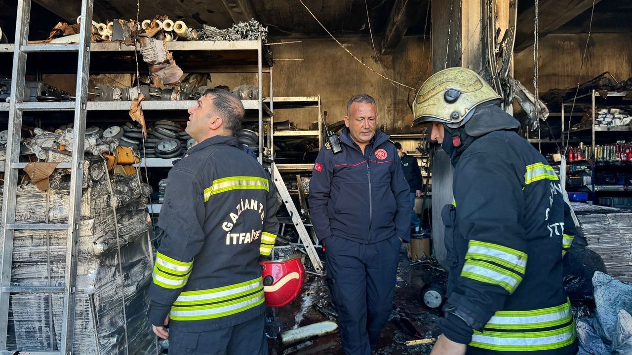 Hırdavat dükkanında yangın çıktı