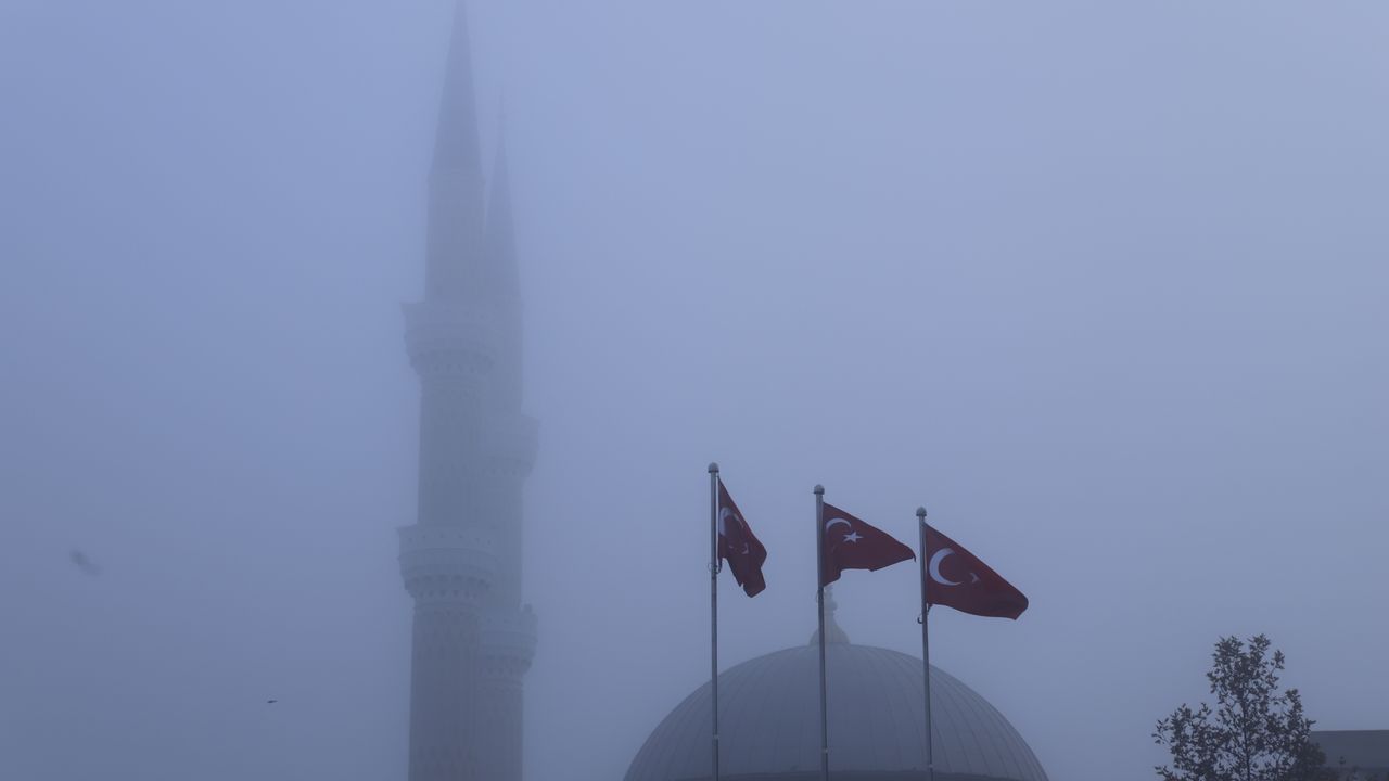 Keşan'da sis etkili oldu