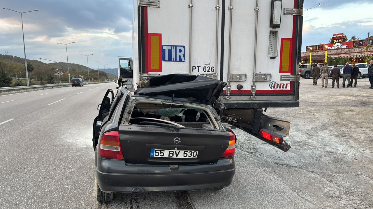 TIR'a arkadan çarptı, hayatını kaybetti