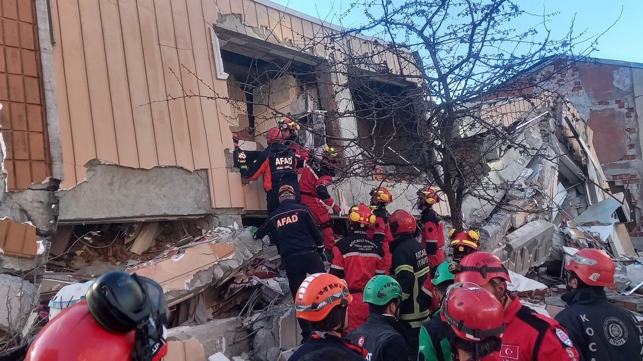 Bakan Ali Yerlikaya’dan Gebze’deki Bina Çökmesine İlişkin Açıklama
