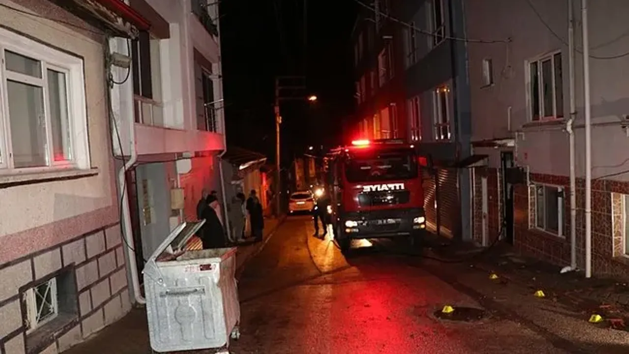 Arkadaşının çocuğunu falçatayla yaraladı!