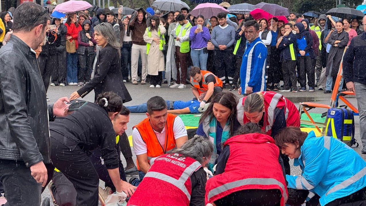 İzmir’de Kültürpark’ta Deprem ve Yangın Tatbikatı