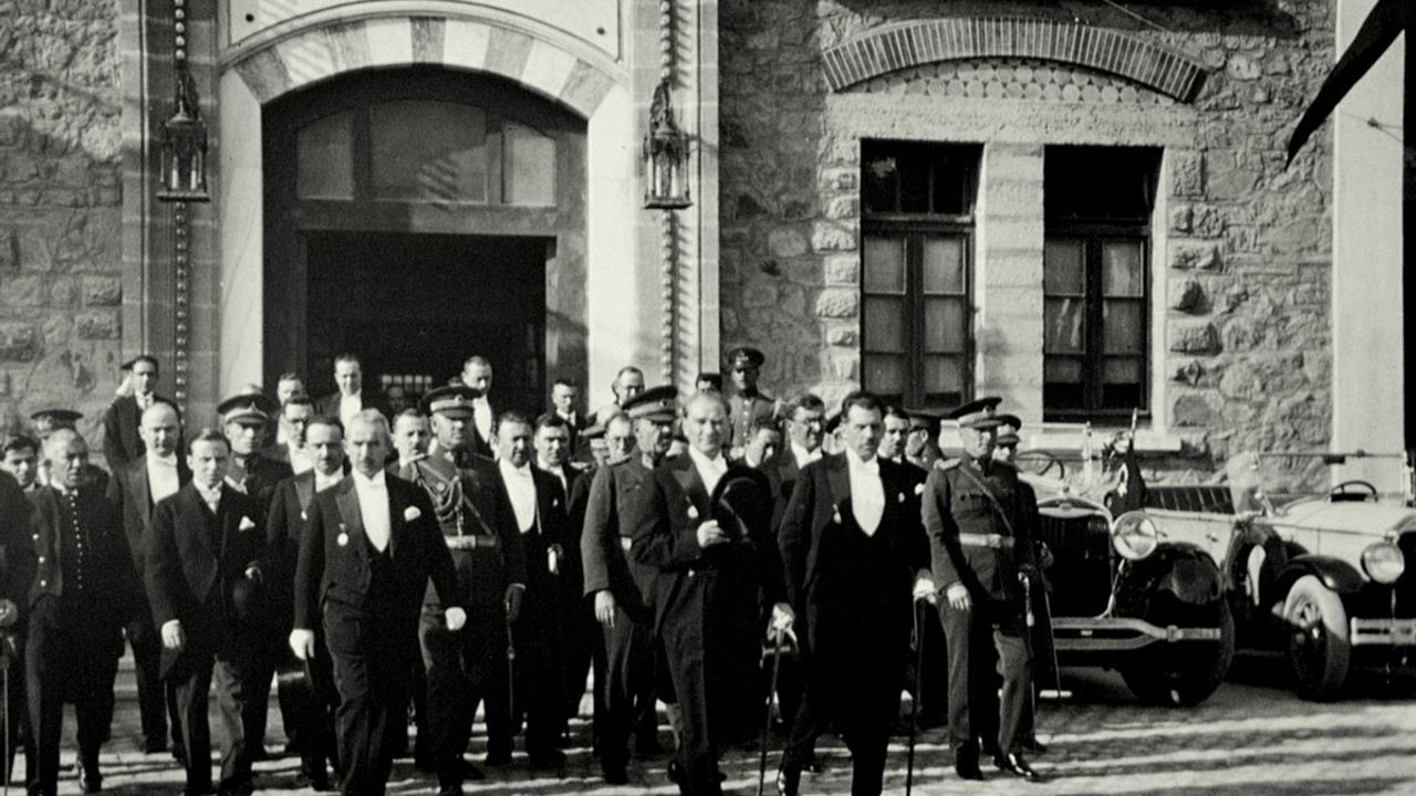 Cumhuriyet’in İlan Belgesi Paylaşıldı!