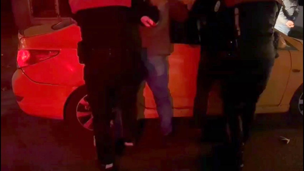 Ankara'da polisten kaçan sürücünün taksisinde uyuşturucu çıktı