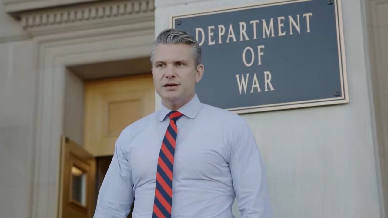 Pentagon'da 'Savaş Bakanlığı' tabelaları!