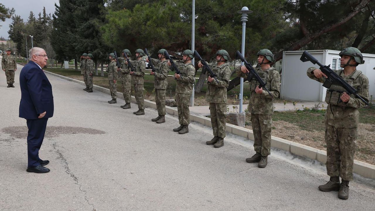 Bakan Güler'den Kilis'te birliklerine denetim