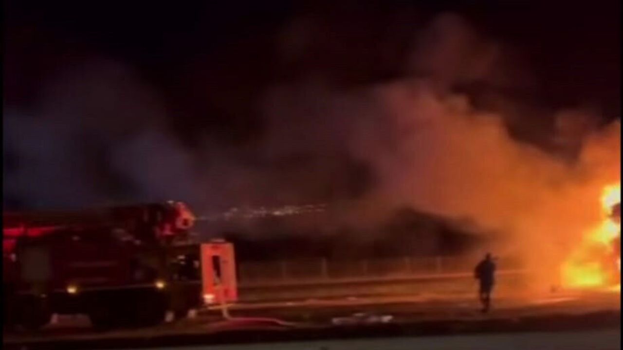 TAG Otoyolu’nda Alev Alan TIR Küle Döndü