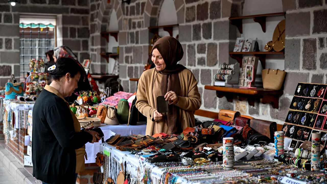 Hamamönü’nde Anneler Günü’ne Özel El Emeği Pazarı Açıldı