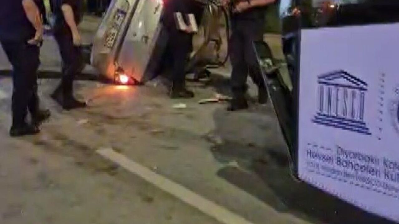 Diyarbakır'da belediye otobüsü ile otomobil çarpıştı