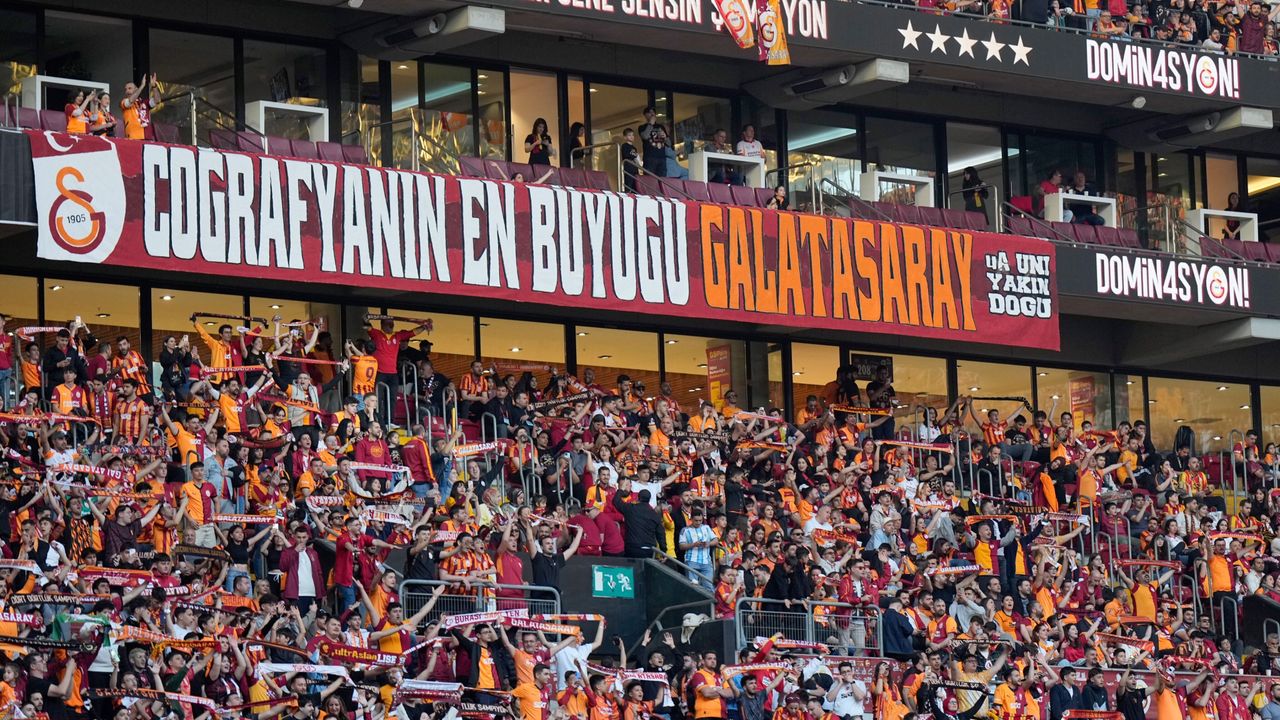 Galatasaray 26’ncı Şampiyonluk Kupasını RAMS Park’ta Kaldırdı