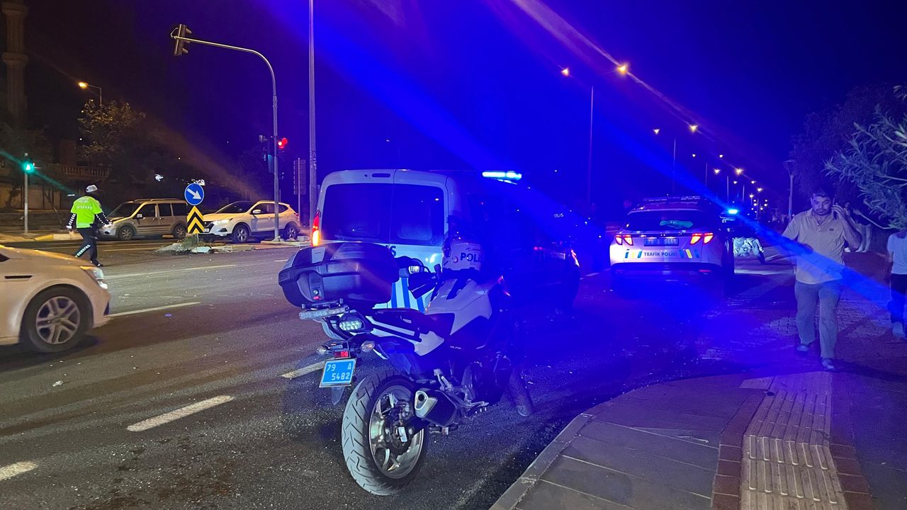 Kilis’te TIR ile Motosiklet Çarpıştı: 2 Kişi Ağır Yaralı