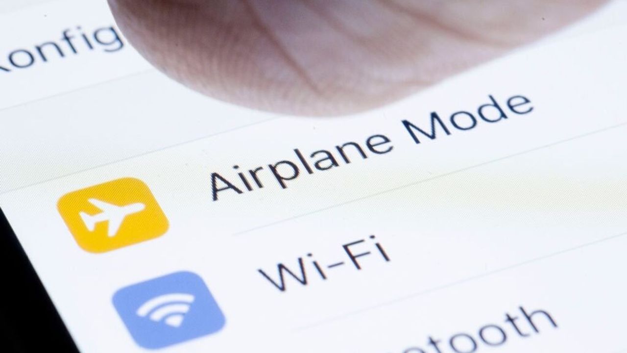 Neden uçaklarda telefonları uçak moduna alıyoruz?