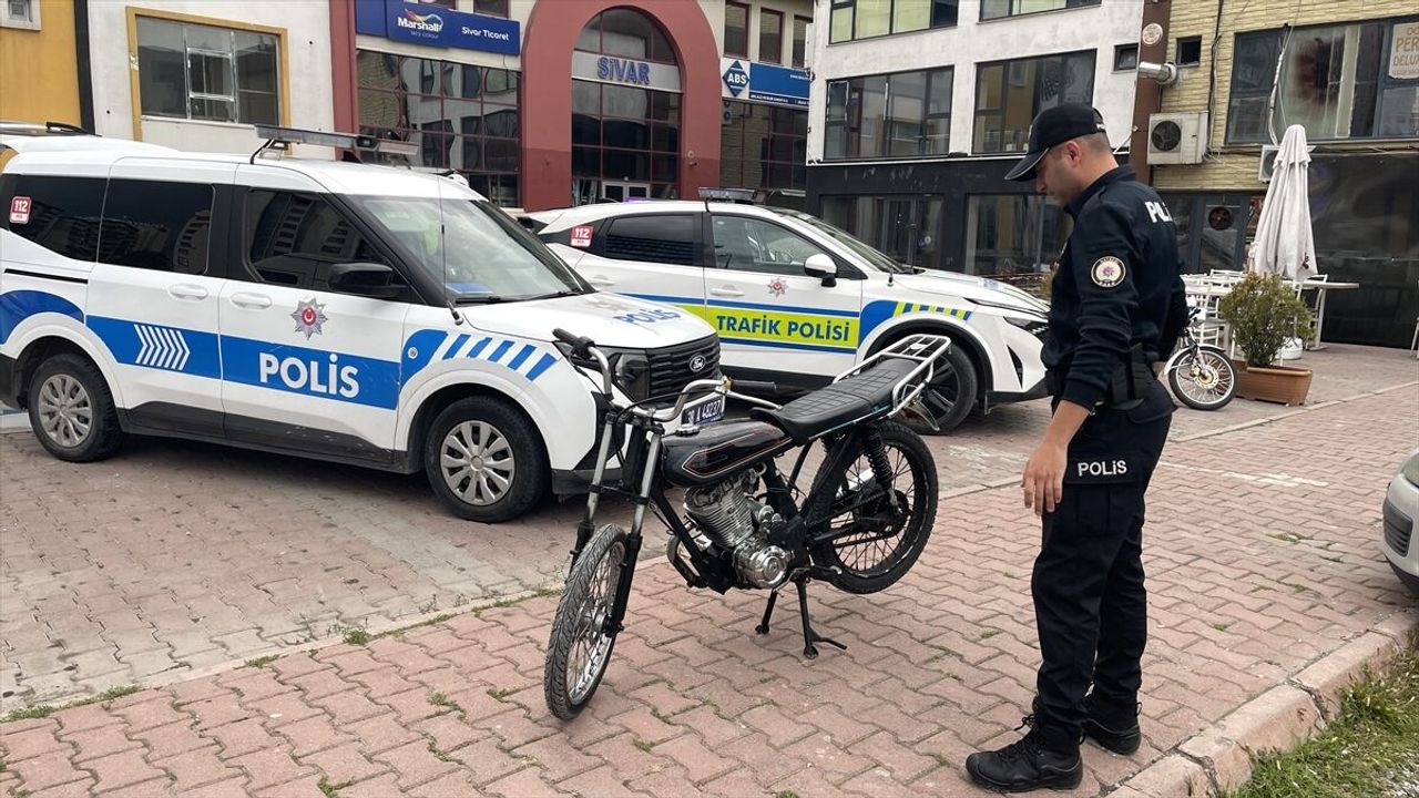 Polisten kaçan motosiklet sürücüsüne 351 bin lira ceza yazıldı