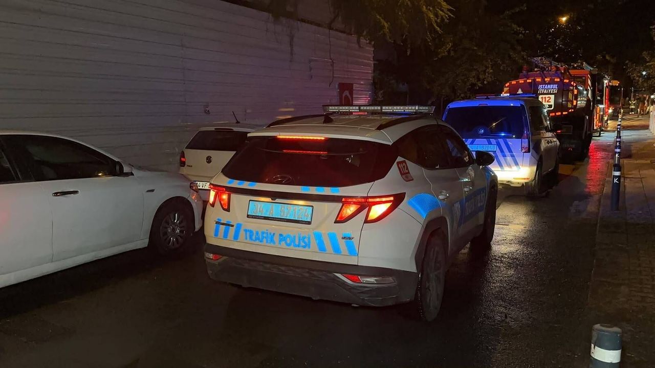 Kadıköy'de ahşap köşk yangını