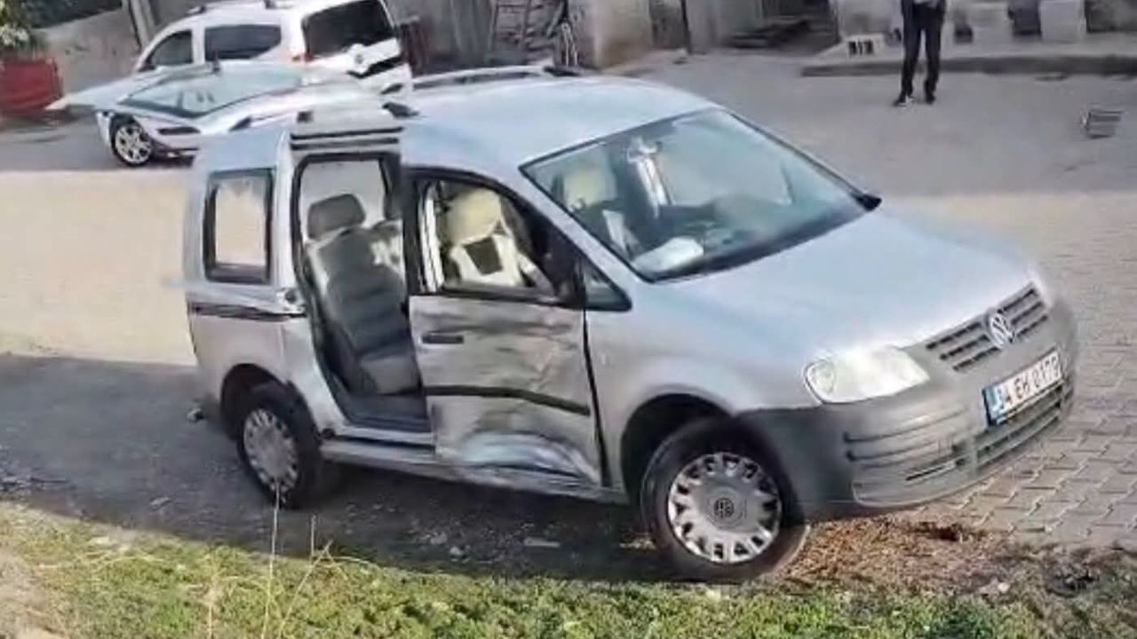 Kilis'te motosiklet ve hafif ticari araç çarpıştı