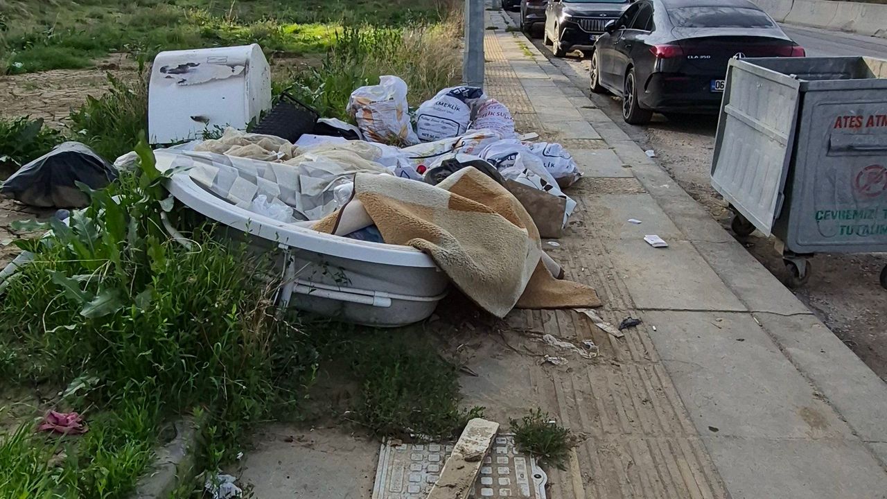 Ankara'nın Merkezinde Çöp Sorunu!