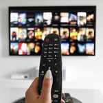 Hafta Sonu Ne İzlesek? Ekran Başına Kilitleyecek En Eğlenceli Dizi ve Film Önerileri!
