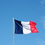 Paris'te bıçaklı saldırı
