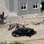 Bahçede tartıştığı kadını dövdü