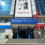 Menderes Belediyesi'ne Rüşvet Operasyonu: Belediye Başkanı Dahil 13 Gözaltı