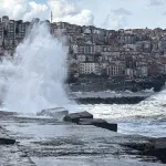 Zonguldak’ta 5 metrelik dalgalar panik yarattı: 7 kişi kurtarıldı