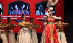 Antalyalılar yeni yıla konser ve dans gösterileriyle girdi