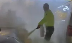 Otomobil yangını polis tarafından söndürüldü
