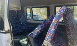 Otomobil ile öğrenci servis minibüsü çarpıştı