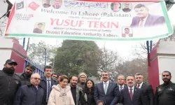  Bakan Tekin, Pakistan’da kız lisesini ziyaret etti
